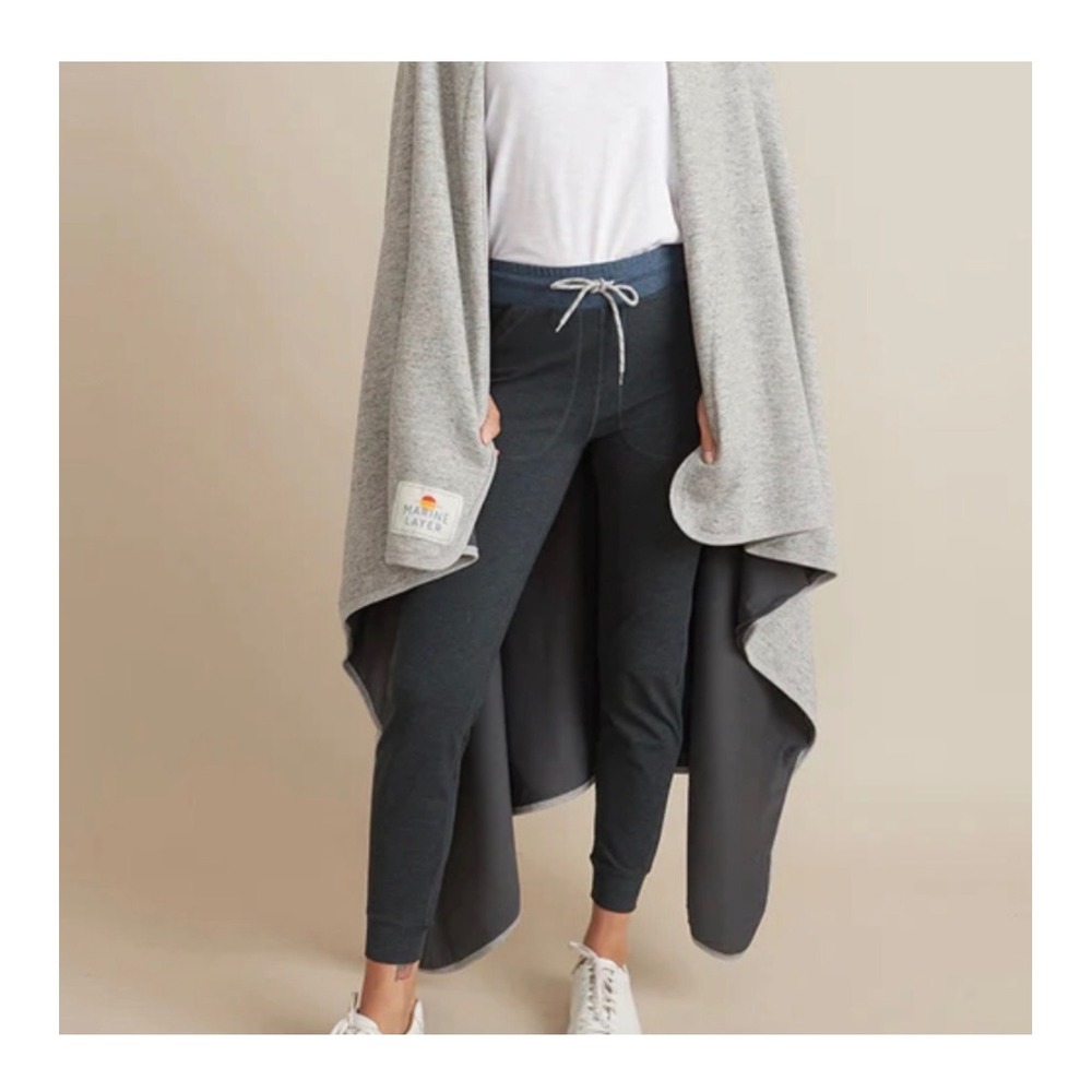 Marine Layer Signature Lined Reversible Travel Blanket Grey Heather Charcoal